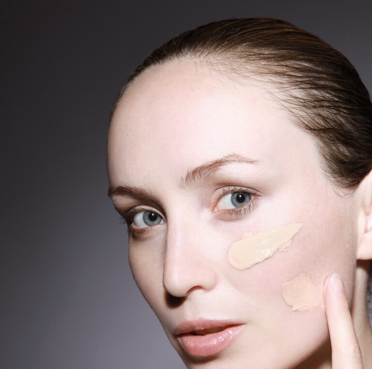 【英語】hide/conceal/cover up(隠す)の意味の違いと使い分け